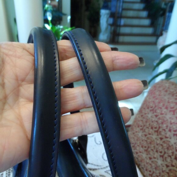 Tod's Dark Navy Blue Smooth Calf Leather "D" Shoulder Bag - Picture 10 of 16